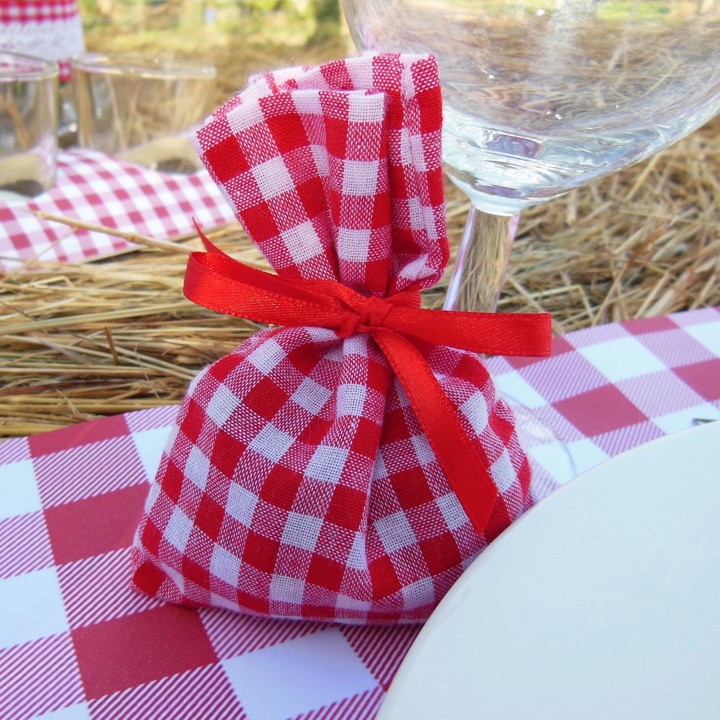 pochon dragées tissu vichy bapteme mariage communion guinguette champêtre