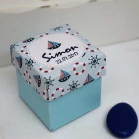 Boite dragées personnalisée Cube uni Petit Navire Marin Garçon couleur bleu ciel baptême anniversaire enfant