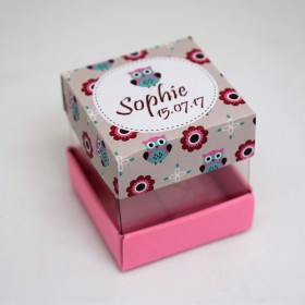 Boite dragées personnalisée Cube transparent Petite chouette couleur rose baptême anniversaire enfant